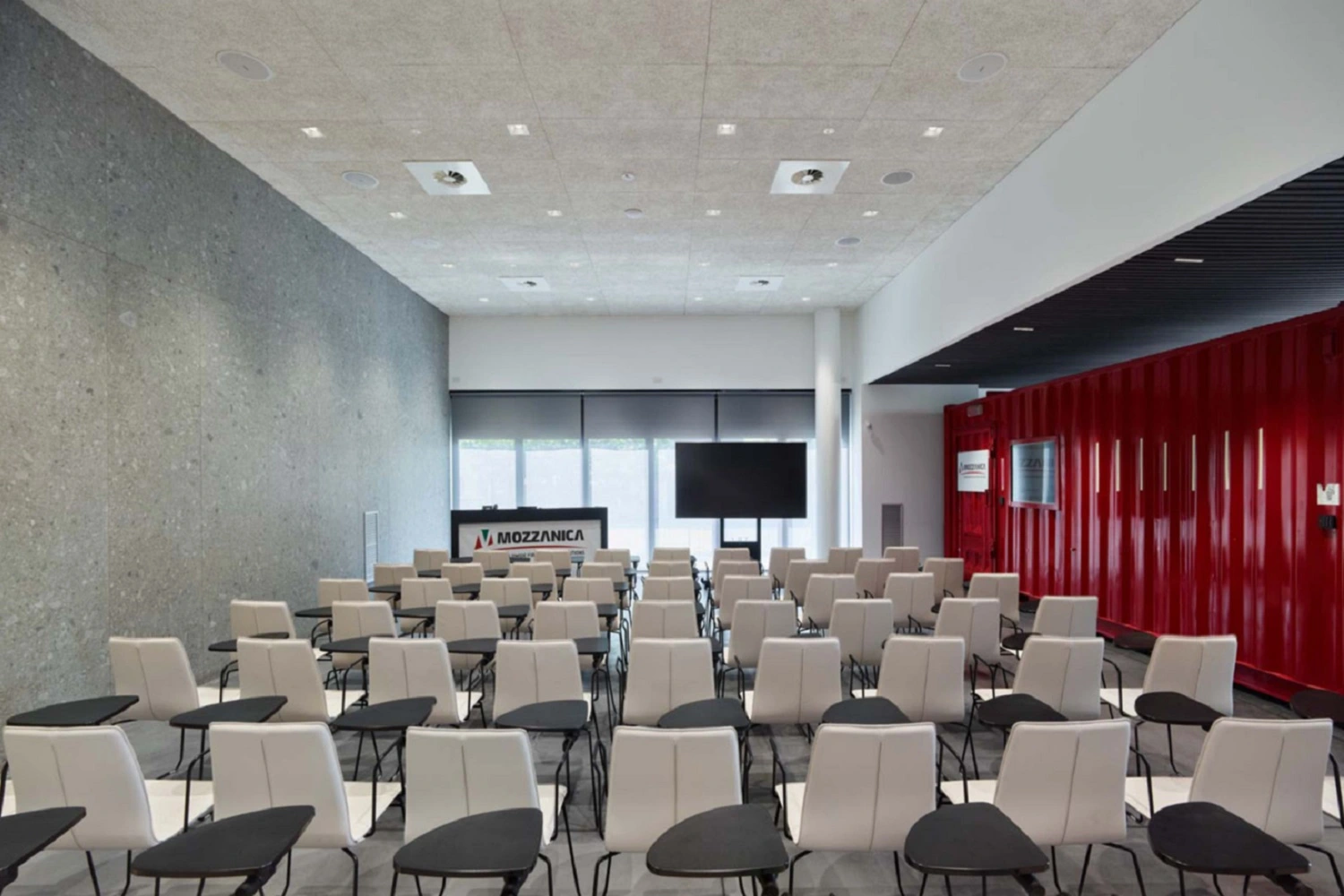 Nowoczesna sala konferencyjna lub szkoleniowa od Marazzi